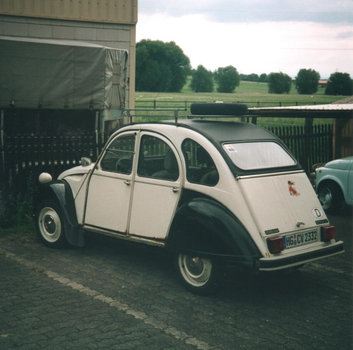 327061727_6.Citron2CV6ClubDollyKopie.jpg.5e4d63a27173b87a61761bccb2b4d94f.jpg